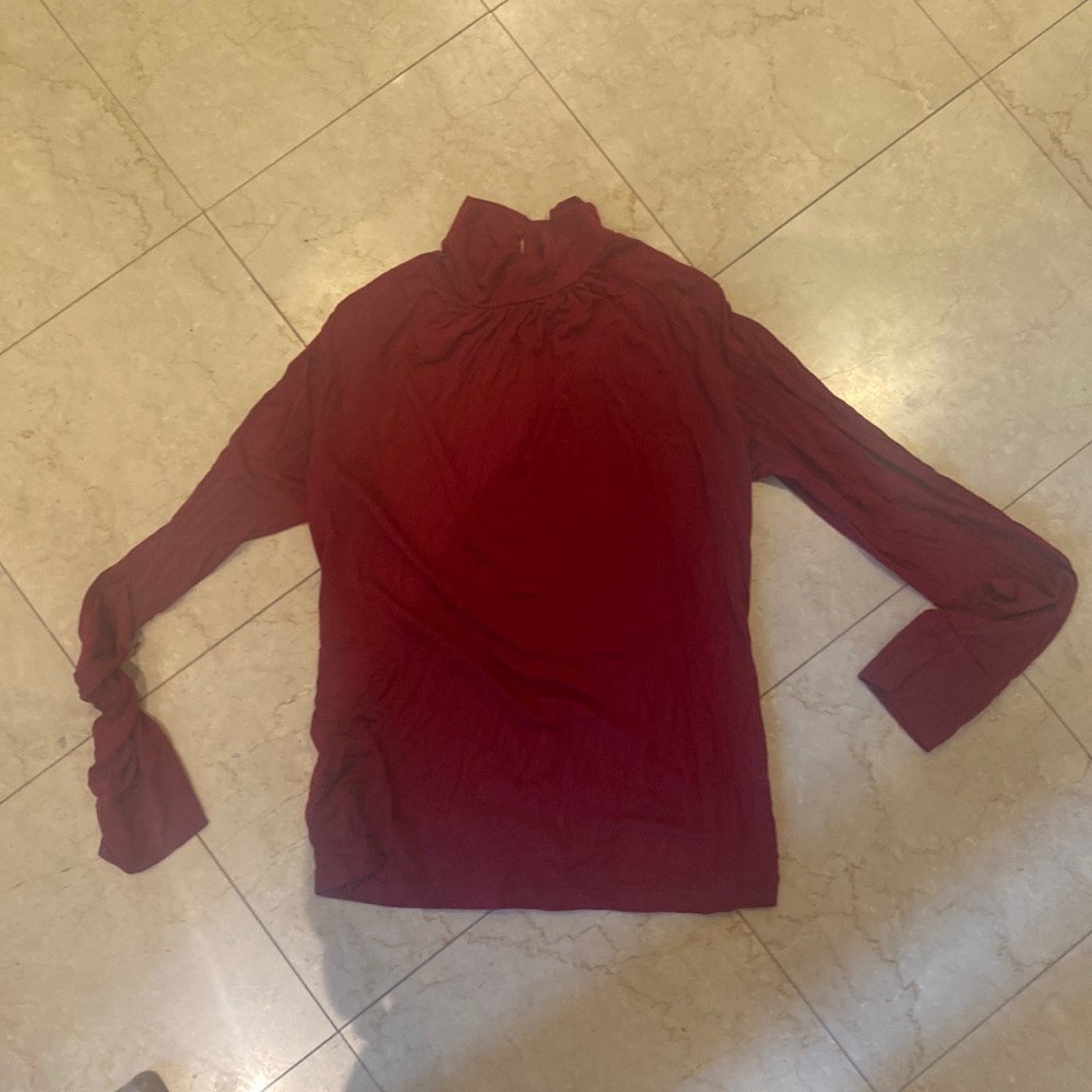 Amour vert buttery soft red mockneck. Size M